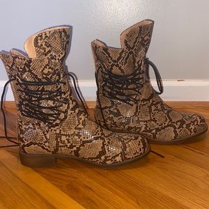 Mata healed snake skin boots
